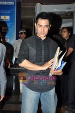 Aamir Khan at IBN7 Super Idols to honor achievers with disability in Taj Land_s End on 19th Jan 2010 (47).JPG
